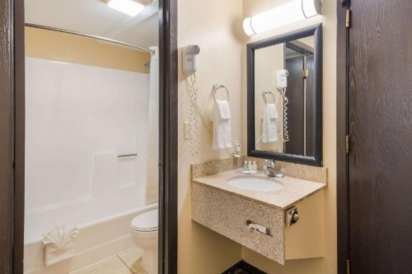 Quality Inn Clovis image 17